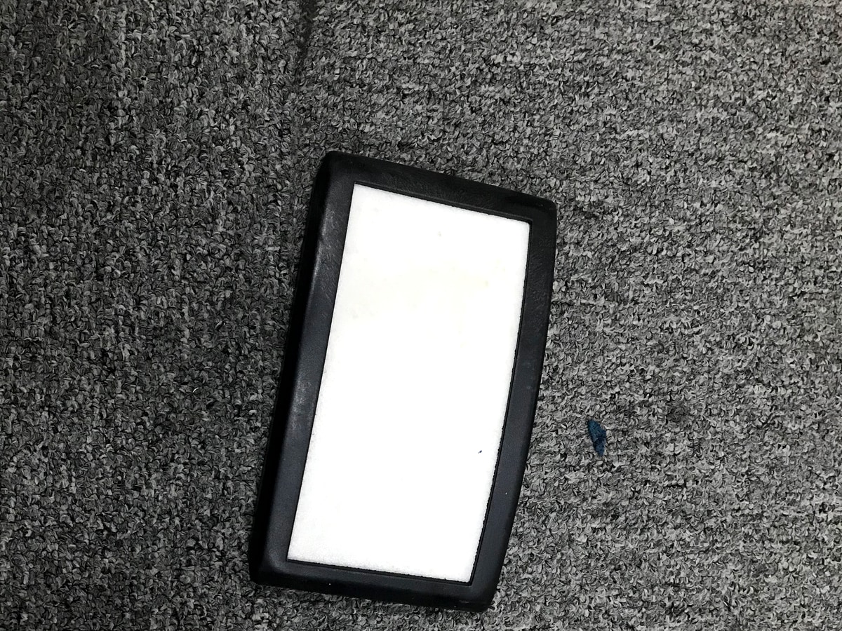 Rectangular aeration pad for improving dry powder flow in silos