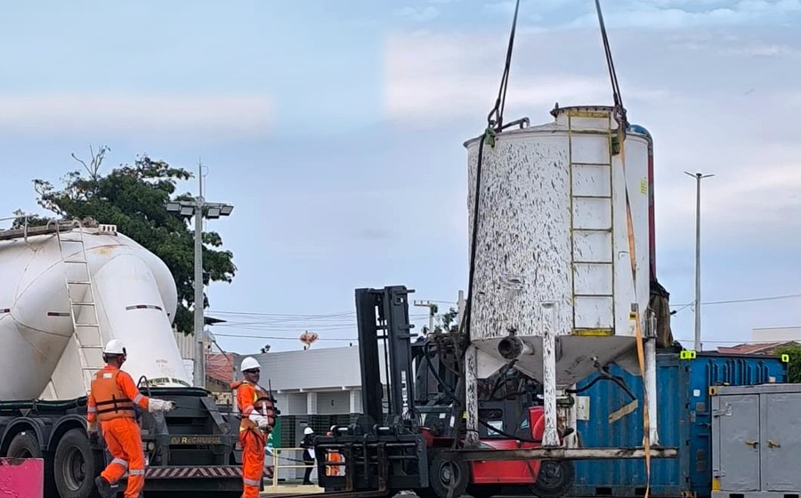 Custom bulk powder storage silo
